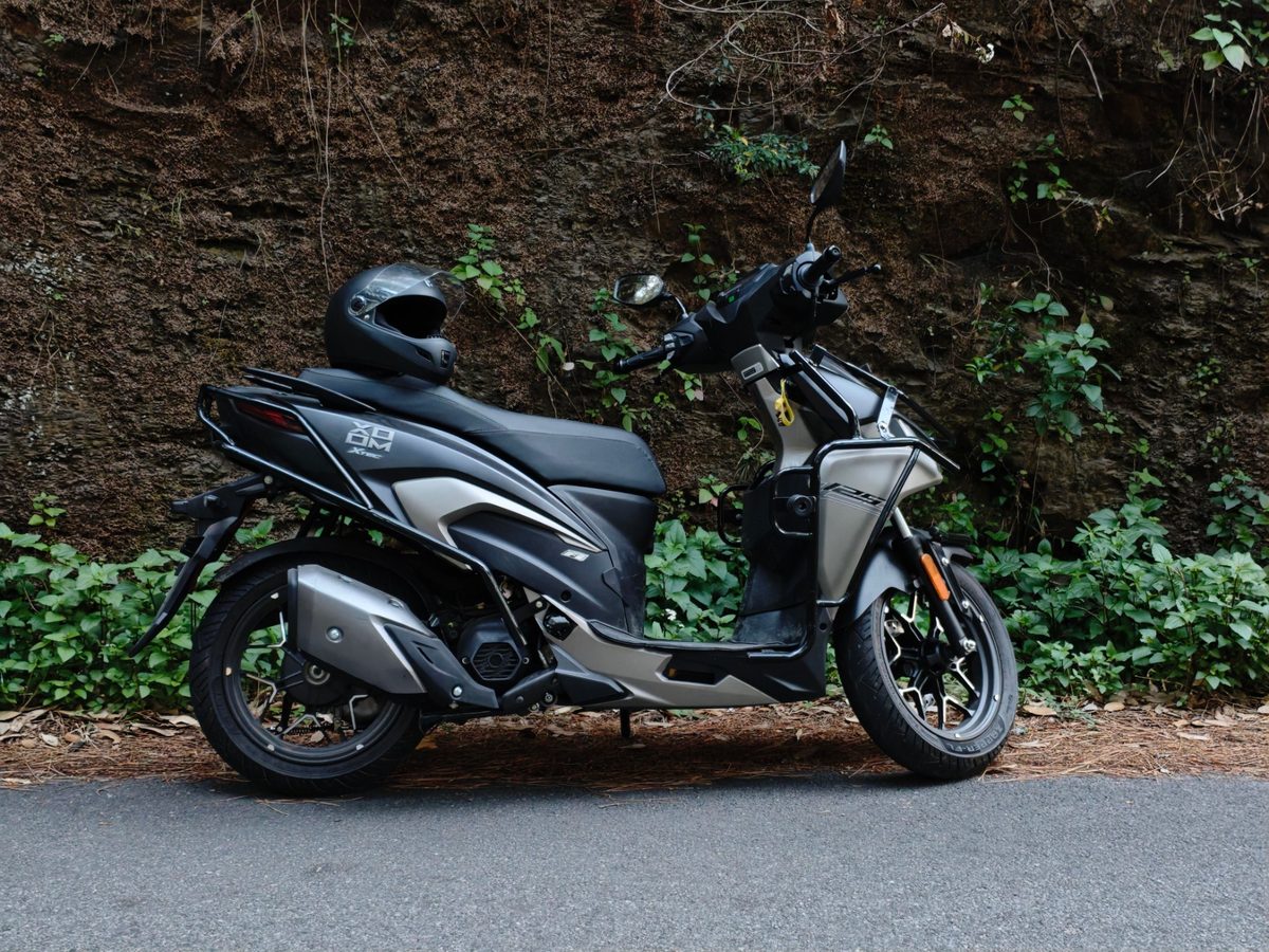 Scuter 125cc, exemplu de model potrivit pentru trasee în afara orașului